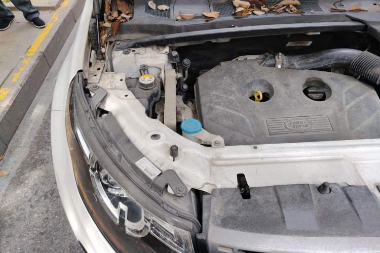 Used Land Rover Discovery Sport 2016 2.0T SE Engine Bay Right