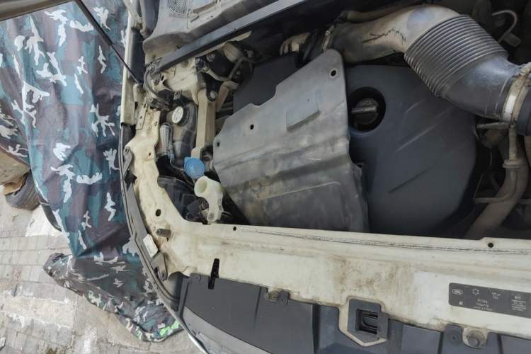 Used Land Rover Discovery Sport 2016 2.0T SE Engine Bay Right
