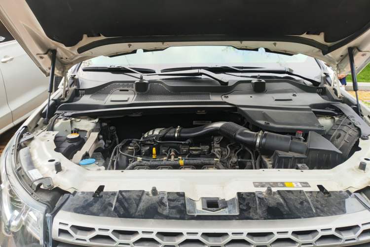 Used Land Rover Discovery Sport 2016 2.0T SE Engine Bay Right