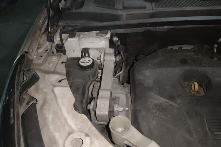 Used Land Rover Discovery Sport 2016 2.0T HSE Engine Bay Right