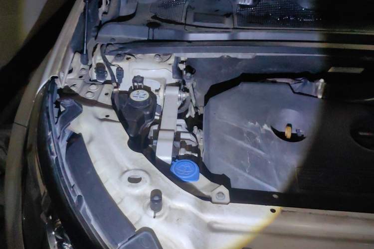 Used Land Rover Discovery Sport 2016 2.0T HSE LUXURY Engine Bay Right