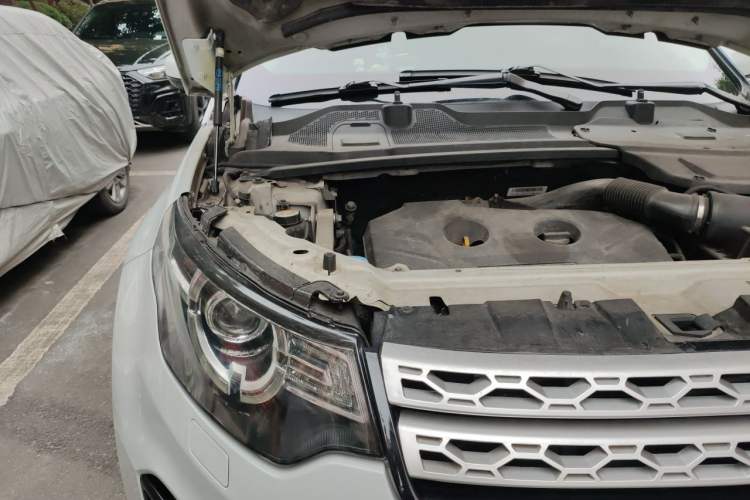 Used Land Rover Discovery Sport 2016 2.0T HSE Engine Bay Right