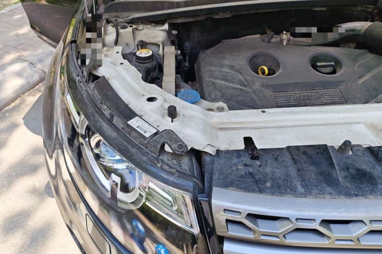 Used Land Rover Discovery Sport 2016 2.0T SE Engine Bay Right