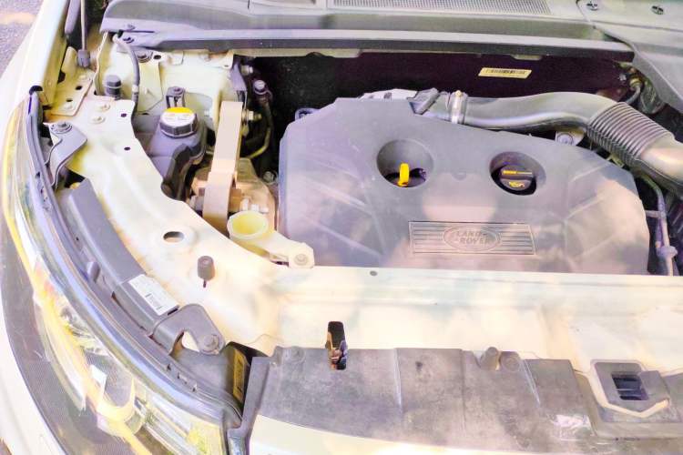 Used Land Rover Discovery Sport 2016 2.0T HSE Engine Bay Right
