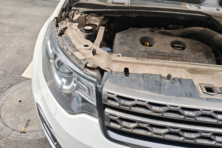 Used Land Rover Discovery Sport 2016 2.0T SE Engine Bay Right