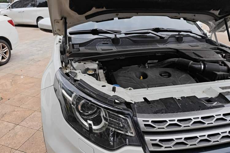Used Land Rover Discovery Sport 2016 2.0T SE Engine Bay Right