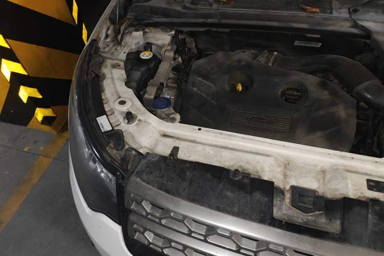 Used Land Rover Discovery Sport 2016 2.0T SE Engine Bay Right