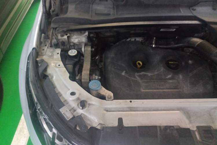 Used Land Rover Discovery Sport 2016 2.0T HSE Engine Bay Right