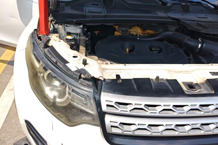 Used Land Rover Discovery Sport 2016 2.0T HSE Engine Bay Right