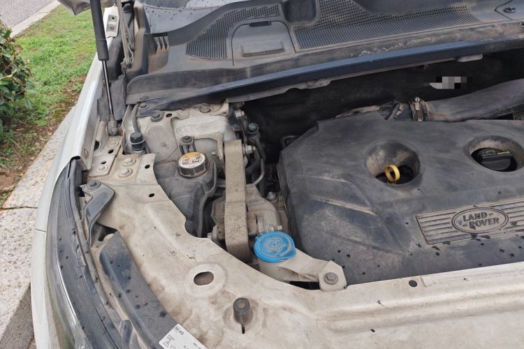 Used Land Rover Discovery Sport 2016 2.0T HSE Engine Bay Right