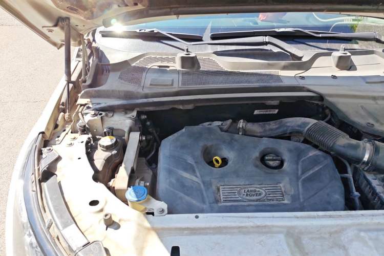 Used Land Rover Discovery Sport 2016 2.0T HSE Engine Bay Right
