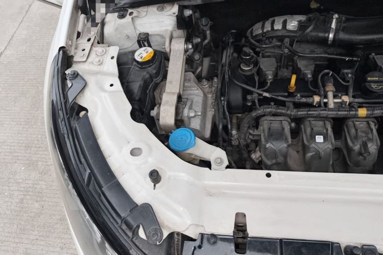 Used Land Rover Discovery Sport 2016 2.0T SE Engine Bay Right
