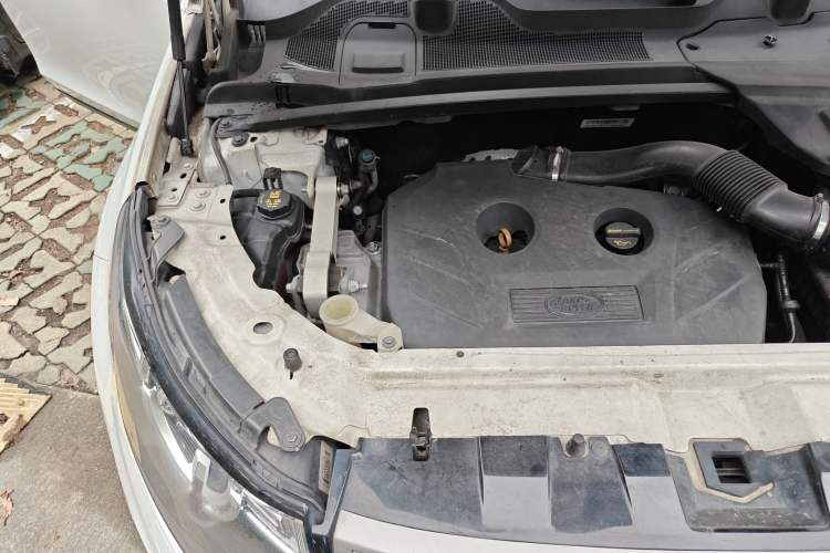 Used Land Rover Discovery Sport 2016 2.0T SE Engine Bay Right