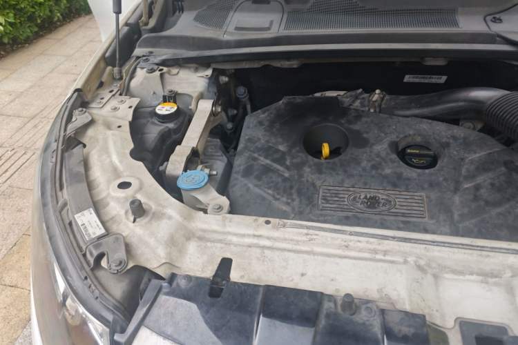 Used Land Rover Discovery Sport 2016 2.0T SE Engine Bay Right