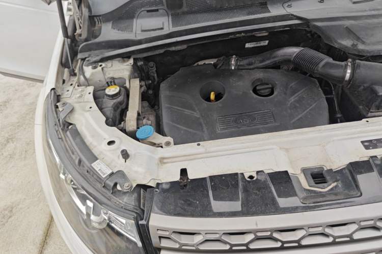 Used Land Rover Discovery Sport 2016 2.0T SE Engine Bay Right