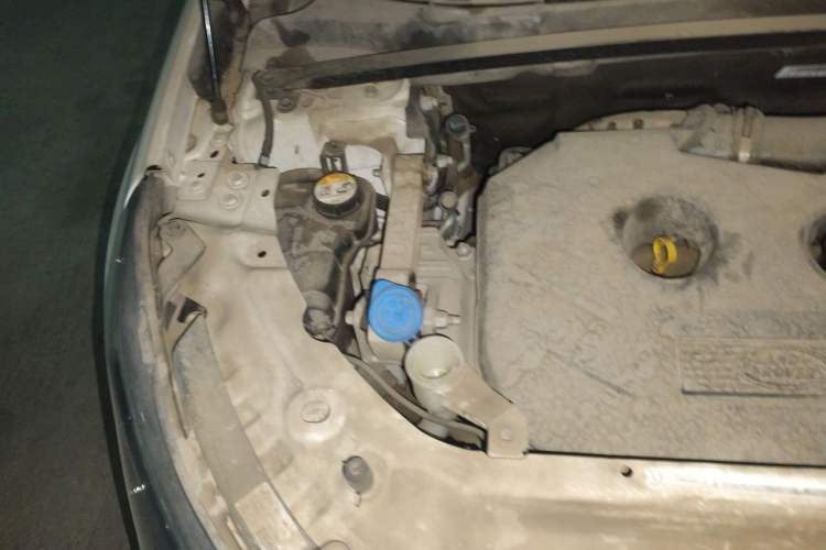 Used Land Rover Discovery Sport 2016 2.0T SE Engine Bay Right