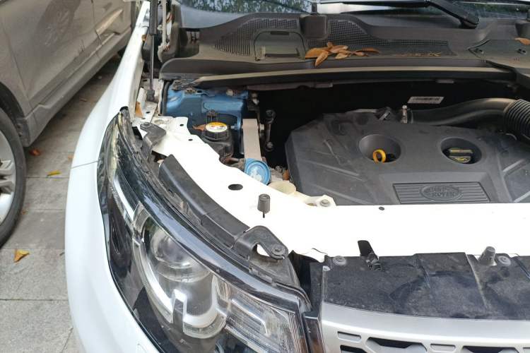 Used Land Rover Discovery Sport 2016 2.0T SE Engine Bay Right