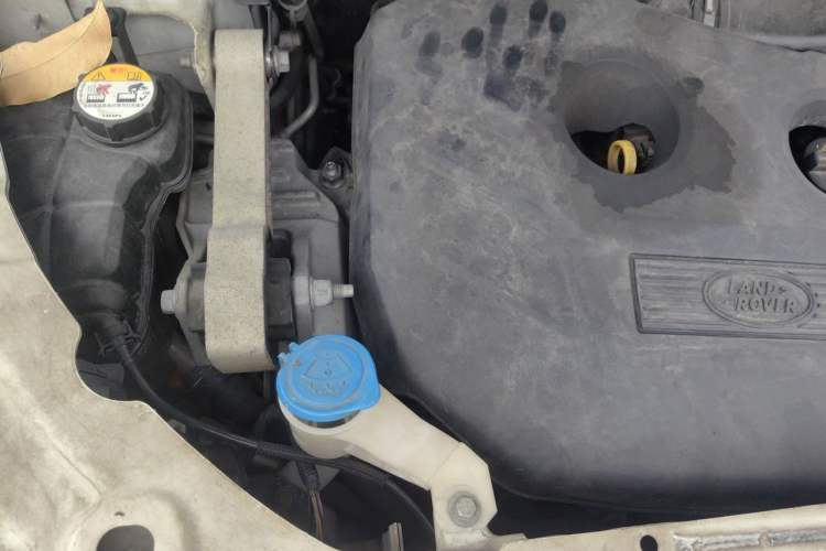 Used Land Rover Discovery Sport 2016 2.0T HSE Engine Bay Right