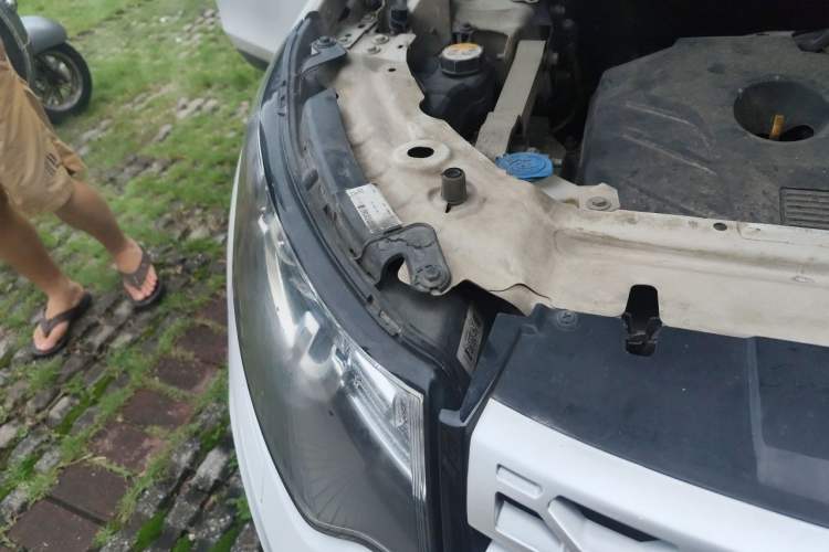 Used Land Rover Discovery Sport 2016 2.0T HSE Engine Bay Right