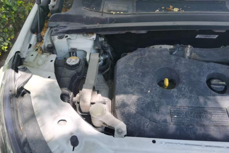 Used Land Rover Discovery Sport 2016 2.0T HSE Engine Bay Right