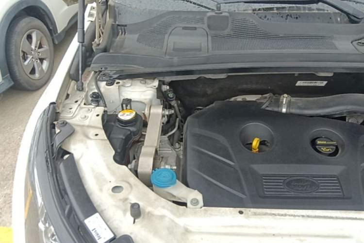 Used Land Rover Discovery Sport 2016 2.0T HSE Engine Bay Right
