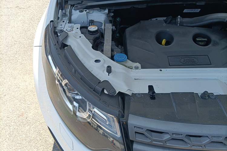 Used Land Rover Discovery Sport 2016 2.0T S Engine Bay Right