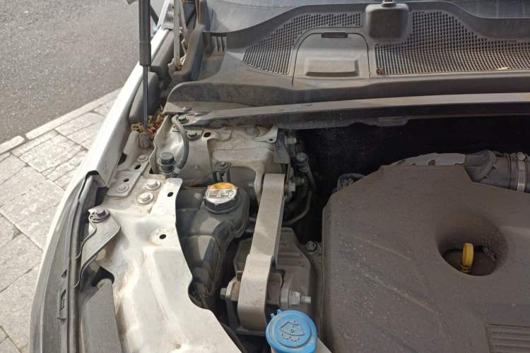 Used Land Rover Discovery Sport 2016 2.0T HSE Engine Bay Right