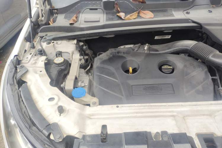 Used Land Rover Discovery Sport 2016 2.0T HSE Engine Bay Right