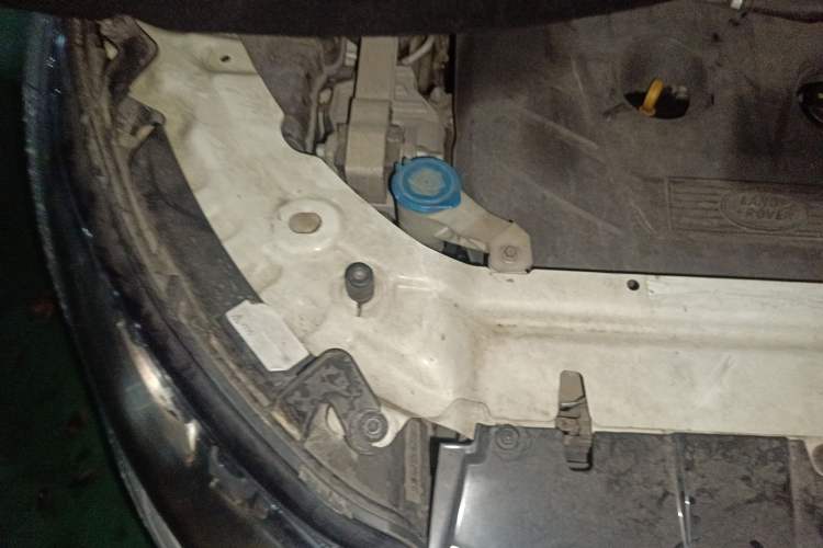 Used Land Rover Discovery Sport 2016 2.0T HSE Engine Bay Right