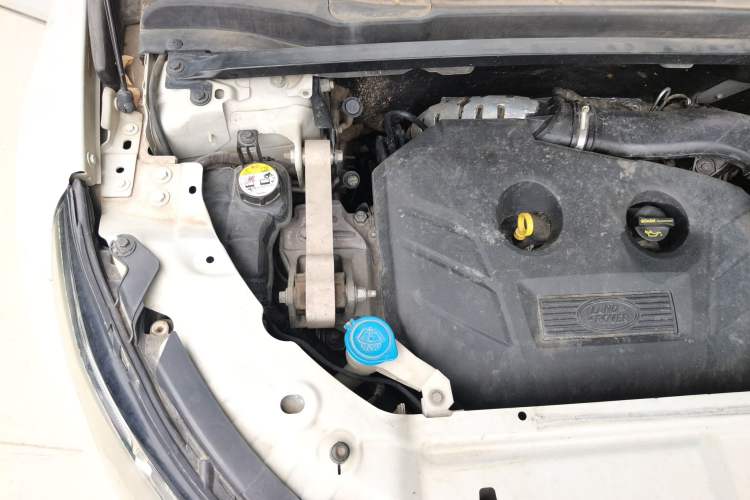 Used Land Rover Discovery Sport 2016 2.0T SE Engine Bay Right