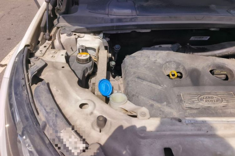 Used Land Rover Discovery Sport 2016 2.0T SE Engine Bay Right