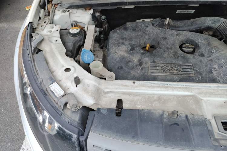 Used Land Rover Discovery Sport 2016 2.0T S Engine Bay Right