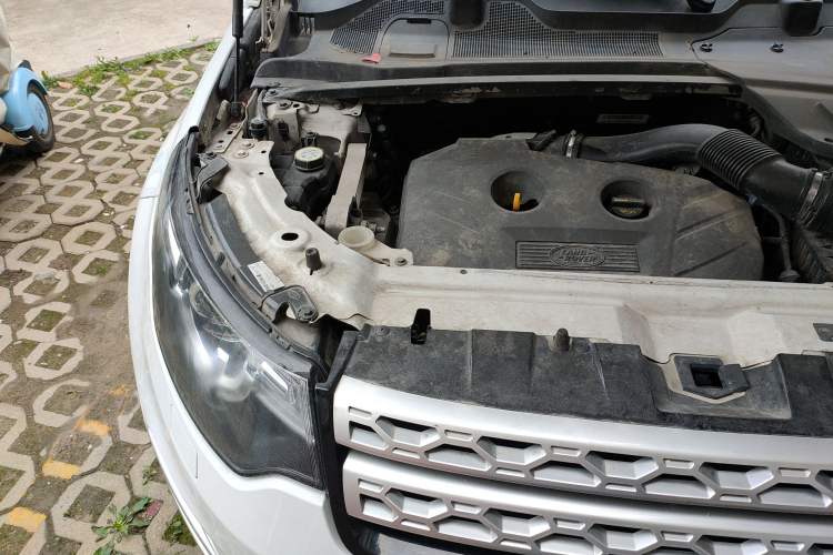 Used Land Rover Discovery Sport 2016 2.0T HSE Engine Bay Right