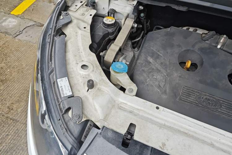 Used Land Rover Discovery Sport 2016 2.0T HSE Engine Bay Right