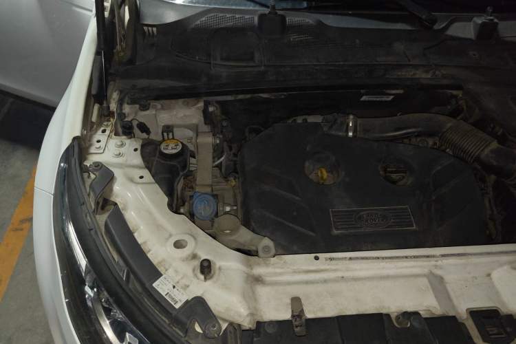 Used Land Rover Discovery Sport 2016 2.0T HSE LUXURY Engine Bay Right