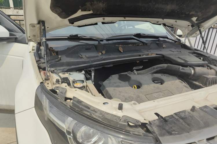 Used Land Rover Discovery Sport 2016 2.0T SE Engine Bay Right
