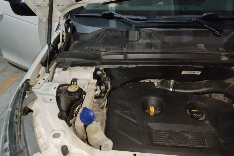 Used Land Rover Discovery Sport 2016 2.0T S Engine Bay Right