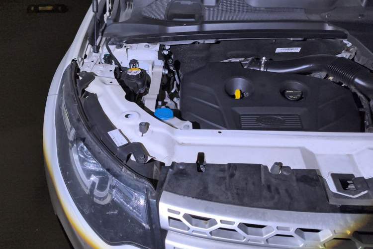 Used Land Rover Discovery Sport 2016 2.0T HSE Engine Bay Right
