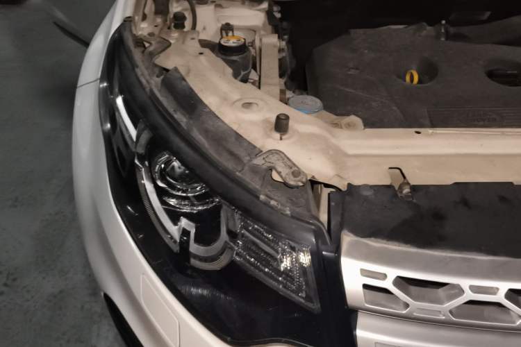 Used Land Rover Discovery Sport 2016 2.0T HSE Engine Bay Right