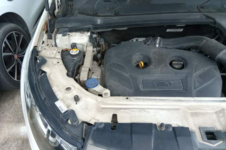 Used Land Rover Discovery Sport 2016 2.0T SE Engine Bay Right