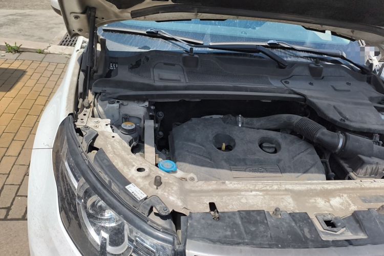 Used Land Rover Discovery Sport 2016 2.0T SE Engine Bay Right