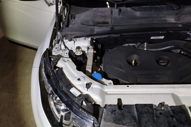 Used Land Rover Discovery Sport 2016 2.0T SE Engine Bay Right
