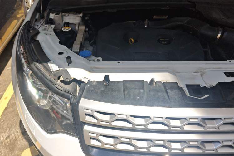 Used Land Rover Discovery Sport 2016 2.0T HSE Engine Bay Right