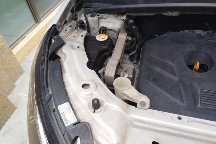 Used Land Rover Discovery Sport 2016 2.0T HSE Engine Bay Right