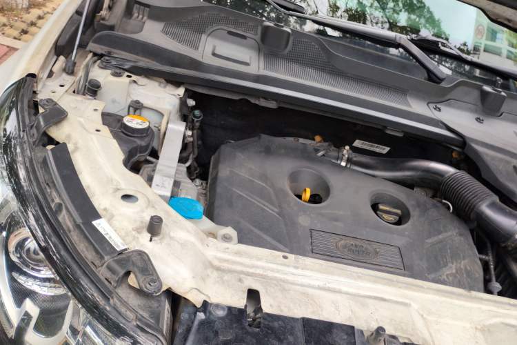 Used Land Rover Discovery Sport 2016 2.0T HSE Engine Bay Right