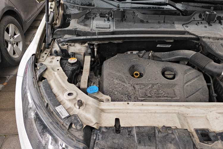 Used Land Rover Discovery Sport 2016 2.0T S Engine Bay Right
