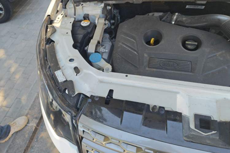 Used Land Rover Discovery Sport 2016 2.0T SE Engine Bay Right