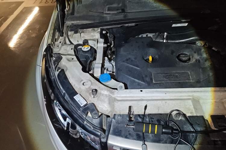 Used Land Rover Discovery Sport 2016 2.0T SE Engine Bay Right