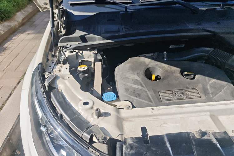 Used Land Rover Discovery Sport 2016 2.0T HSE Engine Bay Right