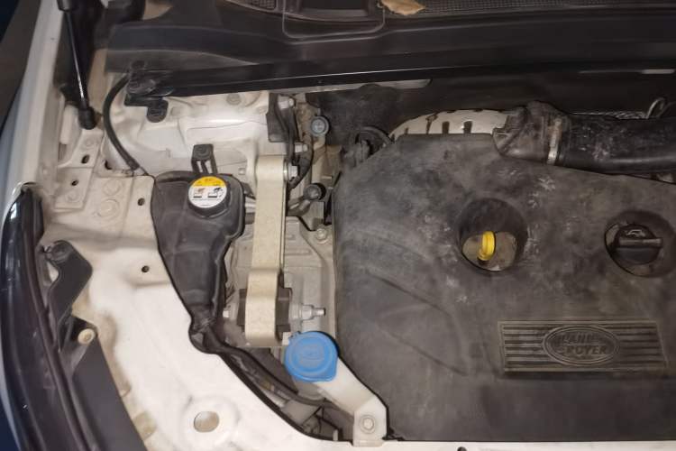 Used Land Rover Discovery Sport 2016 2.0T SE Engine Bay Right
